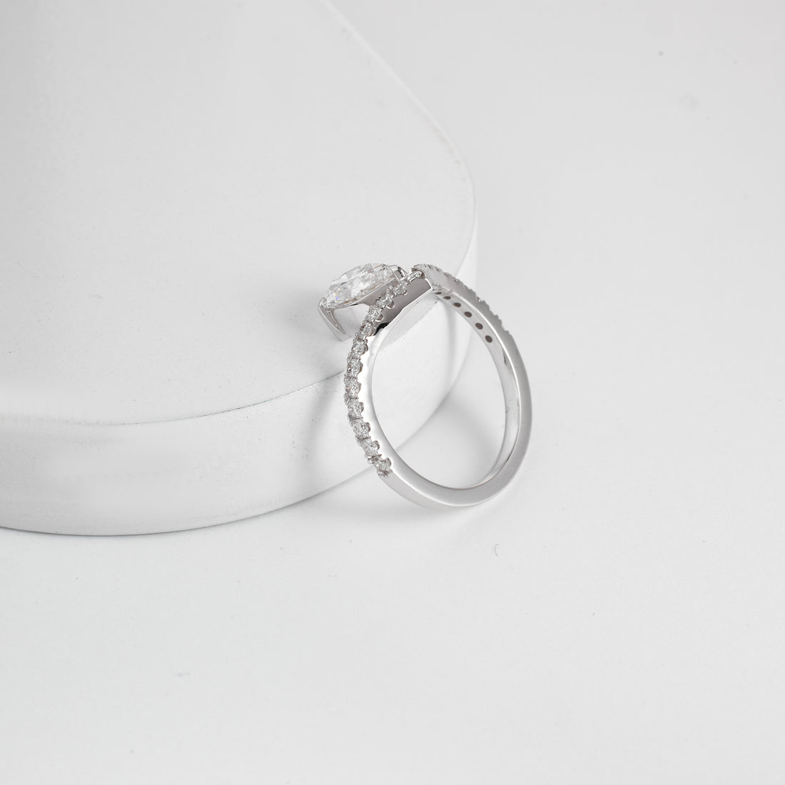 Pear Cut Lab Grown Diamond Engagement Ring, Chevron Shaped Band, 2.00-5.00CT, D/E VVS-VS1, GIA Pear V Shape Pave Ring,Promise Ring Handcraft