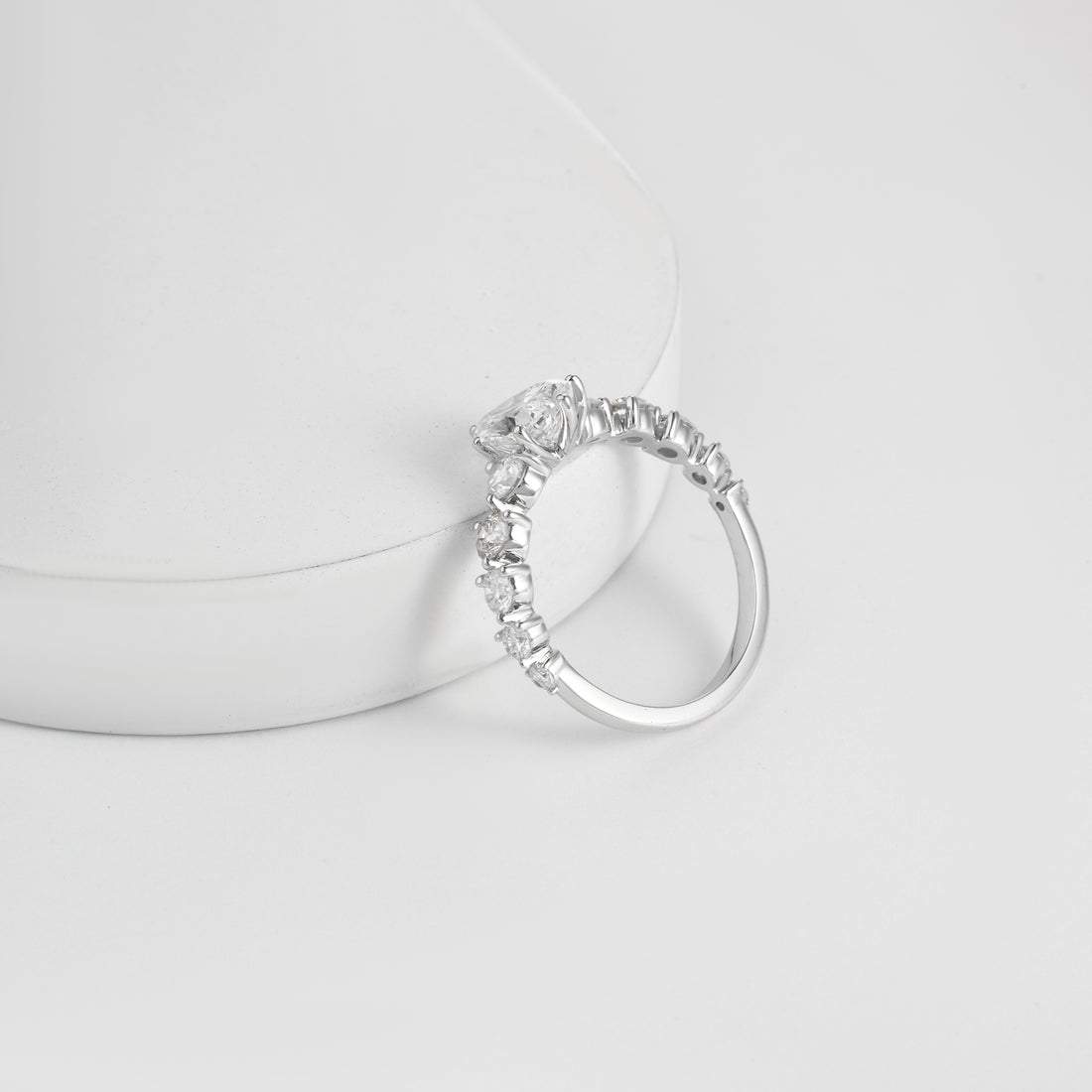 Pear Shaped Lab Grown Diamond Engagement Ring with Tapered Round Side Stones,Unique White Gold Bridal Ring,Vintage Inspired Graduated Ring